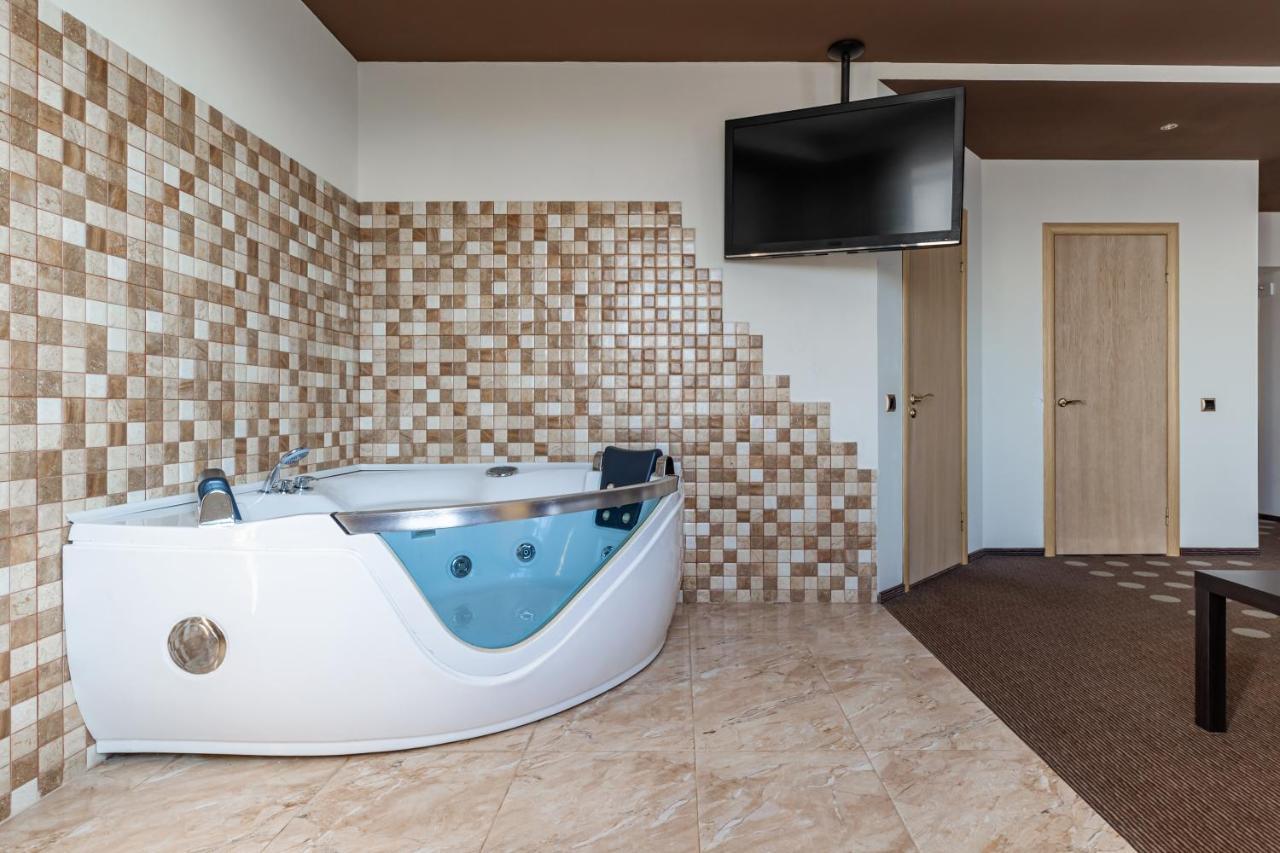 Suite with Spa Bath