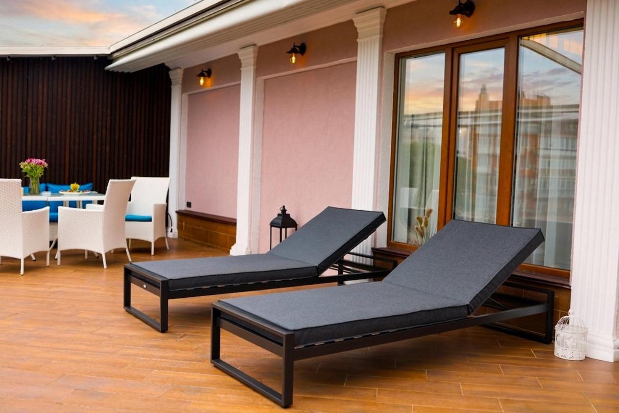 Luxury Suite with Terrace