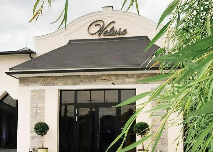 Hotel And Restaurant Velure