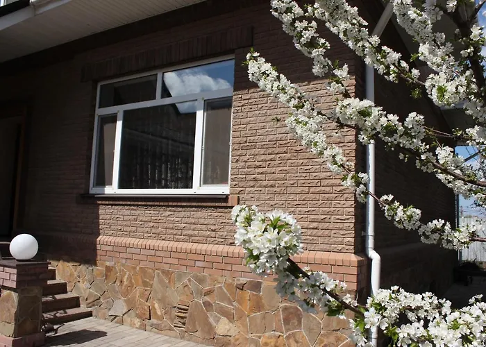 Hotel Barin House готель с бомбосховищем